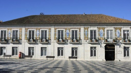 Covid-19: Buscas da PJ na Câmara de Cascais terminaram pouco depois das 15:30