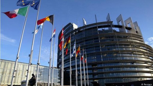 Eurodeputados aprovam recomendação histórica de incluir aborto nos direitos fundamentais da UE