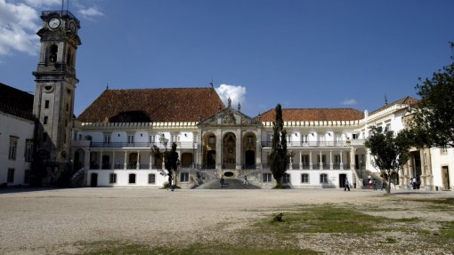 Universidade de Coimbra e Ordem dos Médicos vão formar mil jovens internos por ano