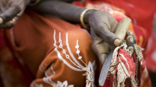 Human Rights Watch critica projeto para repor mutilação genital feminina na Gâmbia