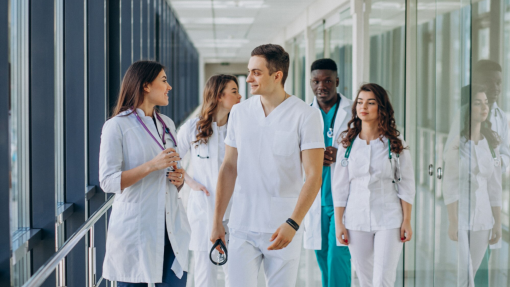 Estudantes de Medicina exigem ajuda para encargos “não comparticipados mas obrigatórios”