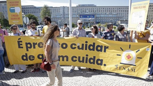 Médicos expectantes nas negociações apesar de a maioria ter ultrapassado horas extra