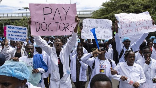 Governo do Quénia assina acordo com médicos após oito semanas em greve