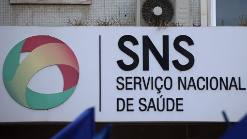 Relatório exigido pelo Governo à direção executiva do SNS concluído até final do mês