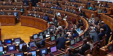 Oposição acusa PSD de “zero” propostas na saúde, Ventura quer “cartão vermelho” a Temido