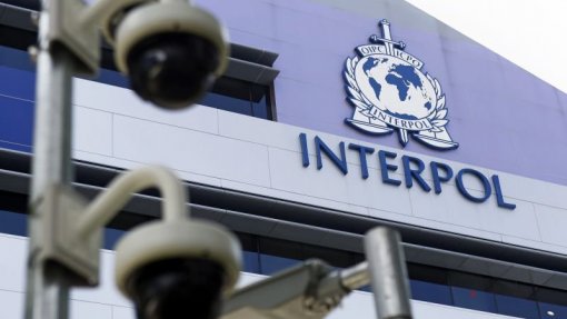 Interpol emite alerta vermelho para fugitivo francês que causou a morte de dois agentes