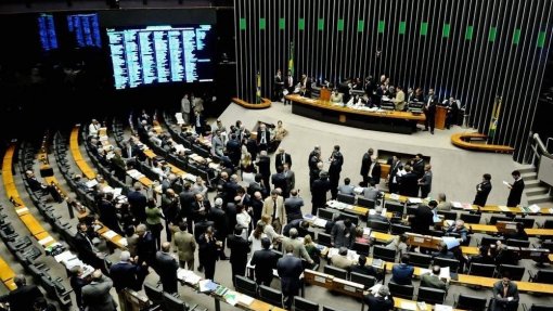 Parlamento do Brasil aprova artigo sobre aborto apesar do veto de Lula da Silva