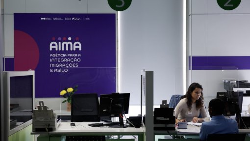 PCP propõe contratação temporária de 10 mil funcionários na AIMA para regularizar processos pendentes