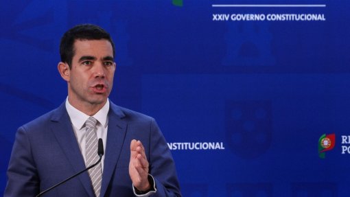 Governo revê-se nas declarações da ministra sobre lideranças hospitalares fracas
