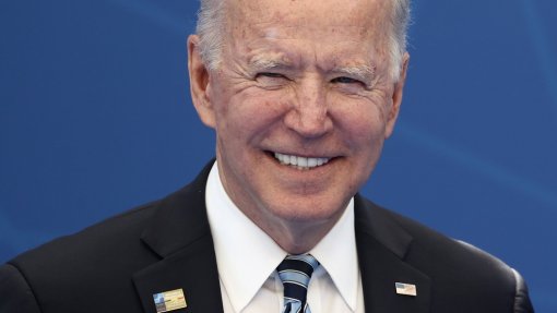 Campanha de Joe Biden angaria mais de 28 milhões de dólares numa única ação