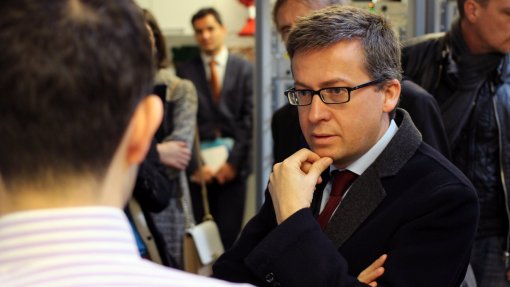 Câmara de Lisboa insta Governo a reforçar meios do SNS e criar “verdadeiro plano&quot; para verão