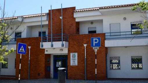 Utentes exigem medidas do Governo para colmatar falta de médicos no hospital de Almada