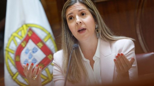 Ministra da Juventude reconhece que &quot;há discriminação em Portugal&quot; contra LGBTI+