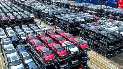 UE avança com direitos de compensação às importações de carros elétricos chineses