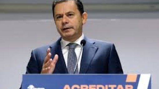 Montenegro vê crescimento económico como pressuposto para país mais justo