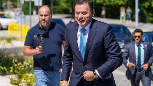 &quot;Tenho um estilo diferente e têm de me aturar desta maneira&quot; – Montenegro