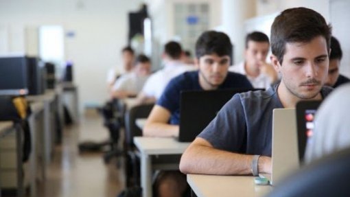 Estudantes do profissional não veem mais-valia no superior e só 22% continuaram estudos