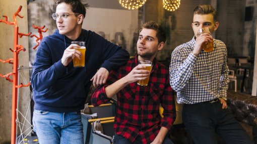 Mais de metade dos jovens beberam álcool de forma rápida e excessiva no último ano