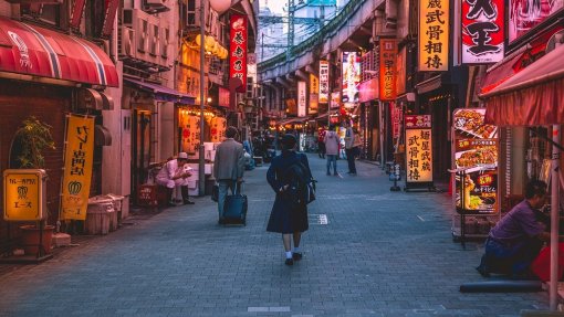 Japão anuncia plano de 136 mil milhões de euros para estimular economia