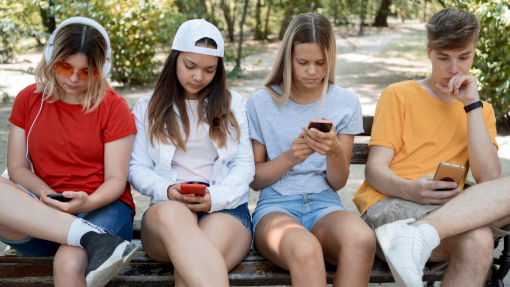 Estudo determina três perfis de dependência do telemóvel e alerta para problemas de saúde