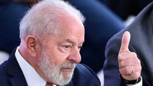 Presidente brasileiro passa para cuidados semi-intensivos e já caminha pelo hospital