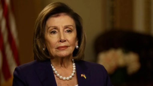 Nancy Pelosi hospitalizada no Luxemburgo após sofrer lesão