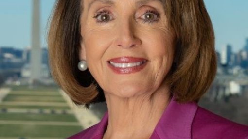 Nancy Pelosi substitui anca em hospital militar dos EUA na Alemanha após queda