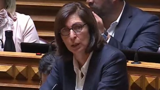 Migrações: Ana Catarina Mendes critica proposta &quot;indigna&quot; que limita acesso de migrantes ao SNS
