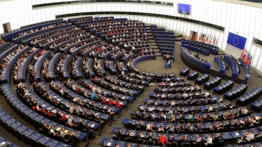 Parlamento Europeu quer que 27 da UE defendam direitos das mulheres perante &quot;retrocesso mundial&quot;