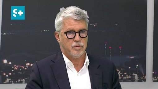 Peritos apontam ambição em demasia e sugerem novos prazos no plano de emergência da saúde