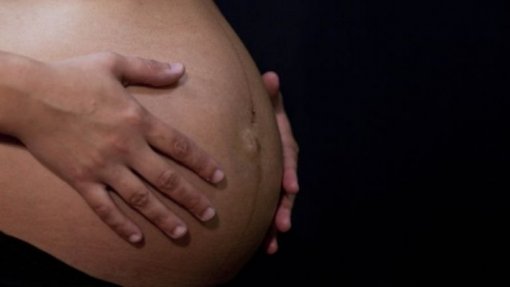Tribunal de Leiria adia ‘sine die’ julgamento de barriga de aluguer e casal