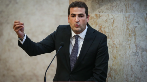 Líder parlamentar do PSD diz que voto contra projetos sobre IVG é “consensual e unânime” na bancada