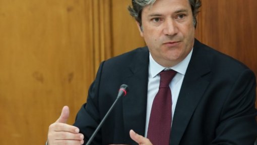 CDS-PP quer que médicos objetores de consciência possam participar nas consultas antes do aborto