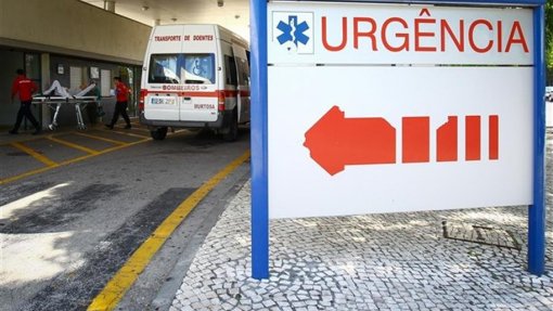 Ambulâncias retidas na Urgência do Hospital de Aveiro à espera de camas
