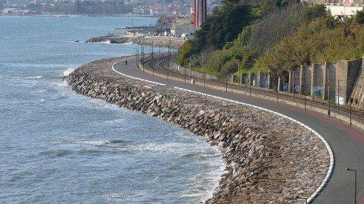 “Risco moderado” de amianto no Passeio Marítimo de Algés é “elevado” em diretiva europeia