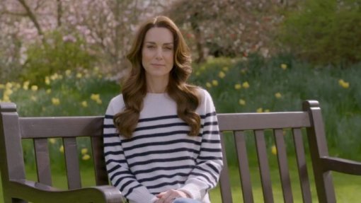 Princesa britânica Catherine &quot;aliviada por estar em remissão&quot; de cancro