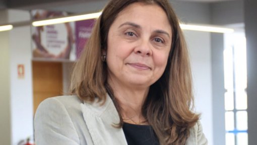 Caso gémeas: Ministra da Saúde rejeita comentar decisão de antiga direção do Sta. Maria