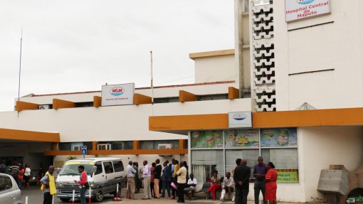 Profissionais de saúde do Hospital Central de Maputo paralisam para exigir 13.º mês