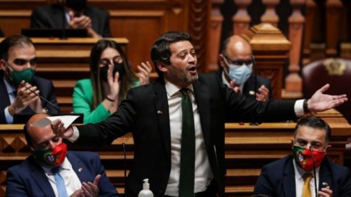 Chega quer ouvir no parlamento diretor demissionário do SNS e ministra da Saúde