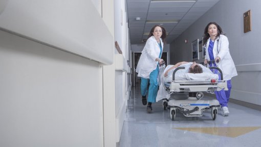 Urgência de Vila Franca de Xira lotada desvia doentes em maca