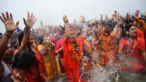 Debandada mata pelo menos 15 pessoas na maior peregrinação hindu da Índia