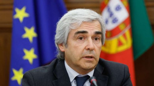 Ministro realça importância de produção de reservas de medicamentos no atual contexto geopolítico