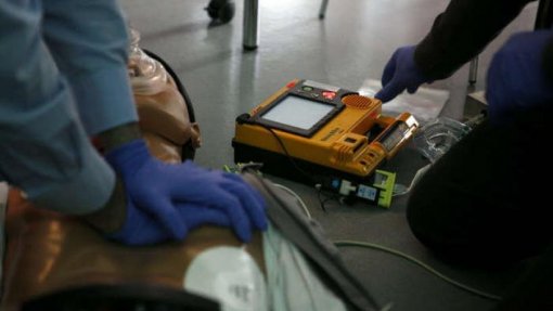 SINES: Câmara instala desfibrilhadores nos principais equipamentos desportivos