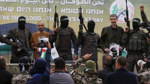 Médio Oriente: Estado de saúde dos três reféns israelitas libertados é mau - hospitais