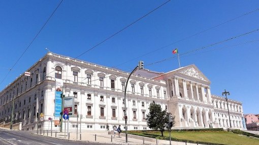 Parlamento debate hoje criação de regime de dedicação exclusiva no SNS a pedido do PCP