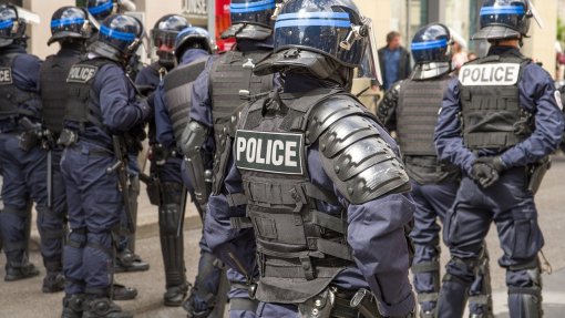 Polícia dispersa manifestação contra a fome em Luanda com lançamento de gás lacrimogéneo
