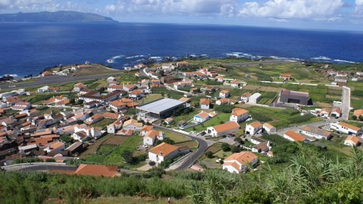 REPORTAGEM: Na ilha do Corvo, o médico tem vagas todos os dias e faz parte da família