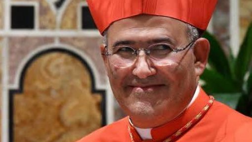 Papa lembra aos artistas que a sua missão é “transformar a dor em esperança”.
