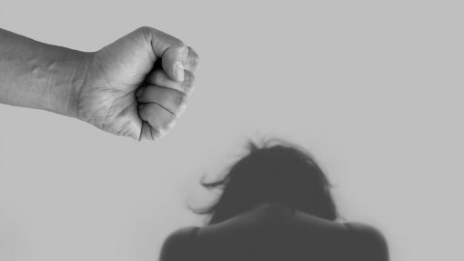 Uma centena de homens médicos denunciam sexismo sistémico no setor em França