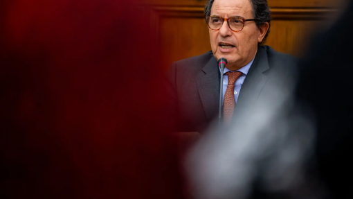 BE questiona &quot;conflito de interesses&quot; de ministro da Coesão sobre hospital